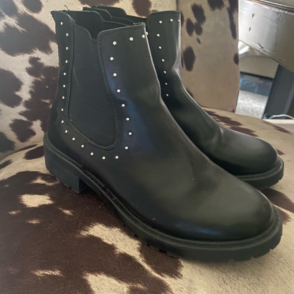 Black zip up Chelsea boots size 8